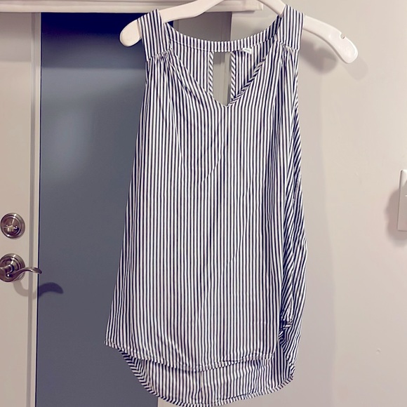 Black and white strip top old Navy size small - Picture 2 of 4